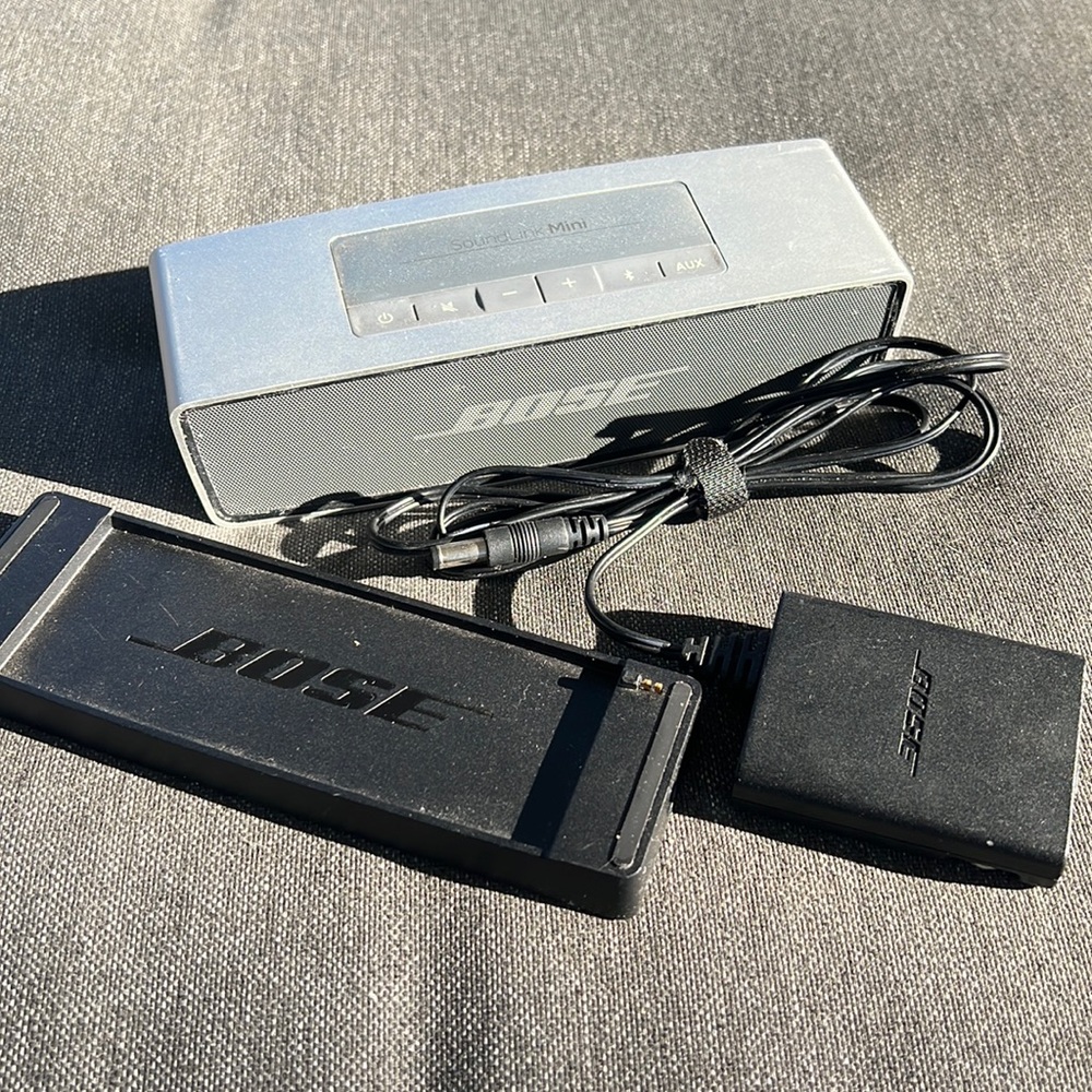 Bose SoundLink Mini Bluetooth Speaker with base and charge cord